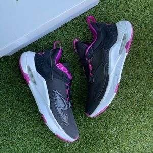 WOMENS JORDAN AIR CADENCE SIZE 10